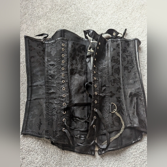 Black lace up corset size 2-4 - Picture 3 of 4